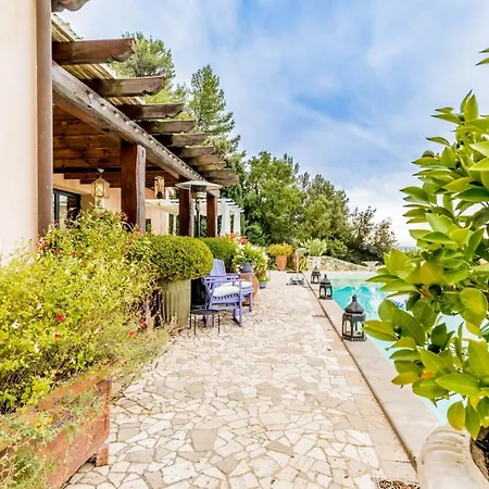 Luxurious With Swimming Pool וילה