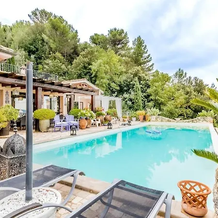 Villa Luxurious With Swimming Pool