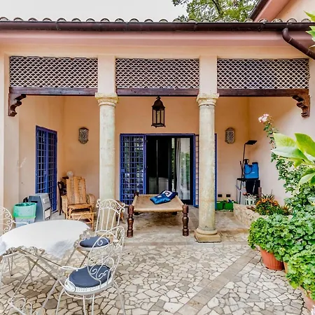 Villa Luxurious With Swimming Pool