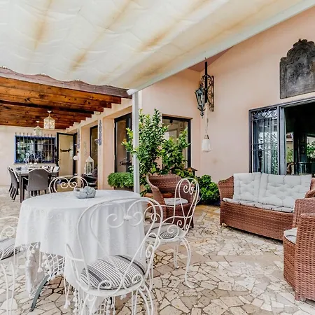 Villa Luxurious With Swimming Pool *